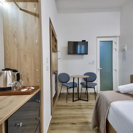 Tritoni Mini - Valletta *